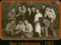 gruppo dei vendemmiatori con la famiglia Sordato e amici nel 1959